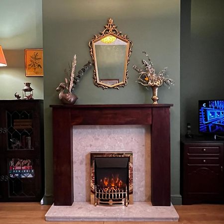 Robin'S Hollow: 2Bd Home Near Wrexham Afc Bagian luar foto
